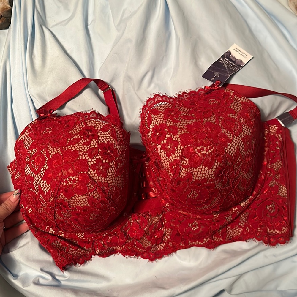 NWT Cacique Red lace lightly lined balconette bra. Size 44DDD